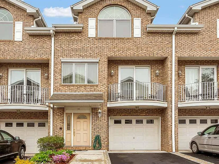 630 Valley Brook Ave #19 — Photo 1