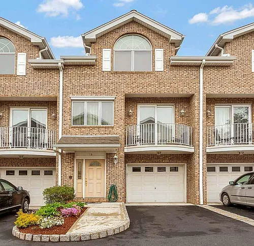 630 Valley Brook Ave #19 Photo 1 630 Valley Brook Ave #19 Photo 1