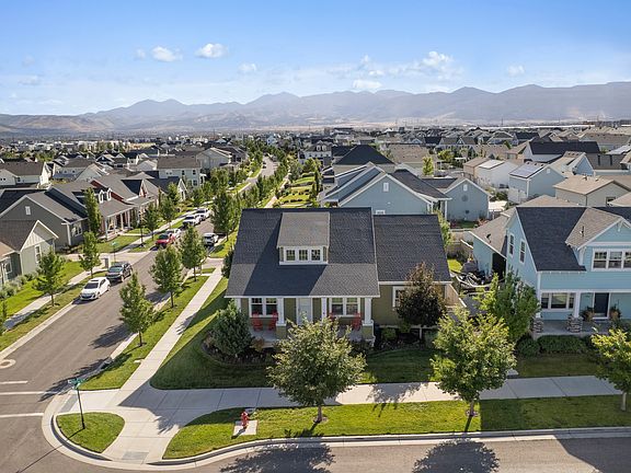 3rd image of 10814 S Kestrel Rise Rd W