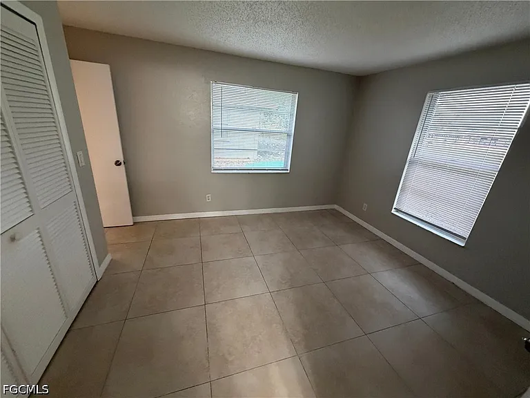 702 SE 47th St #2 — Photo 17