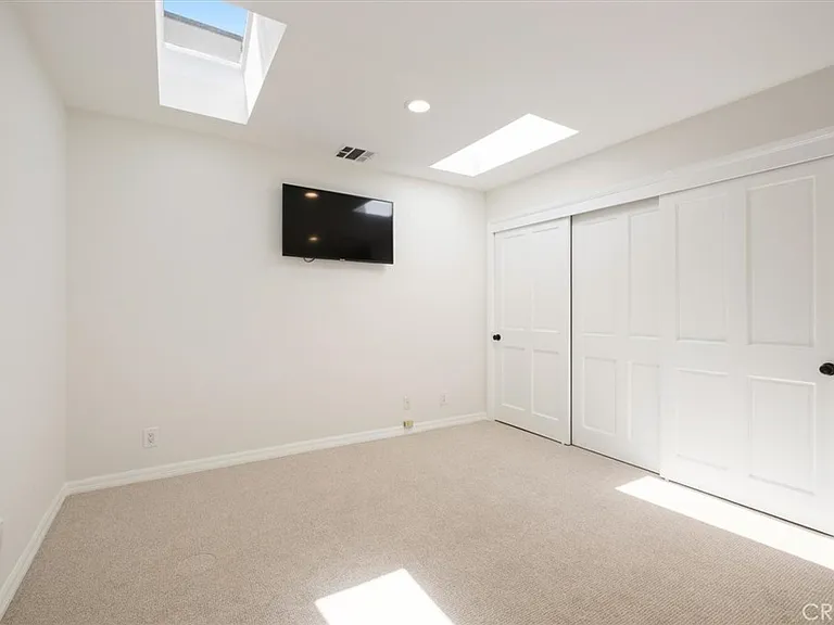 3969 Longridge Studio Ctr — Photo 35