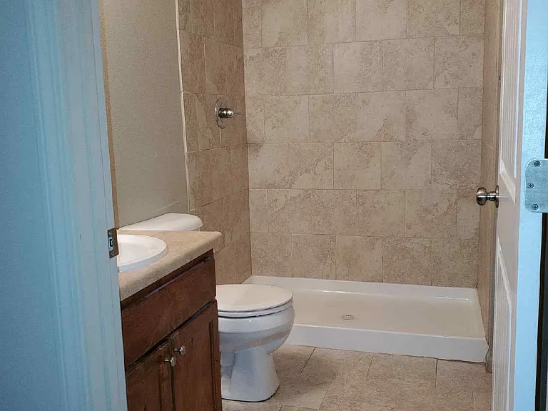 905 W Market St #B — Photo 7