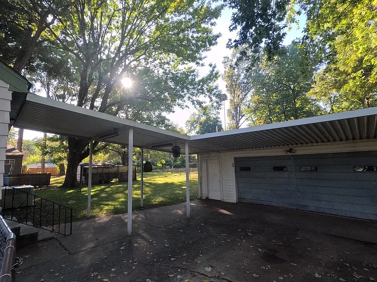 1311 Victor Dr — Photo 3