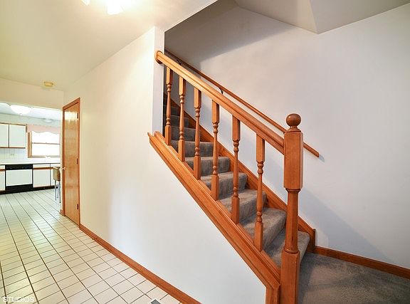 3rd image of 285 Windsor Dr
