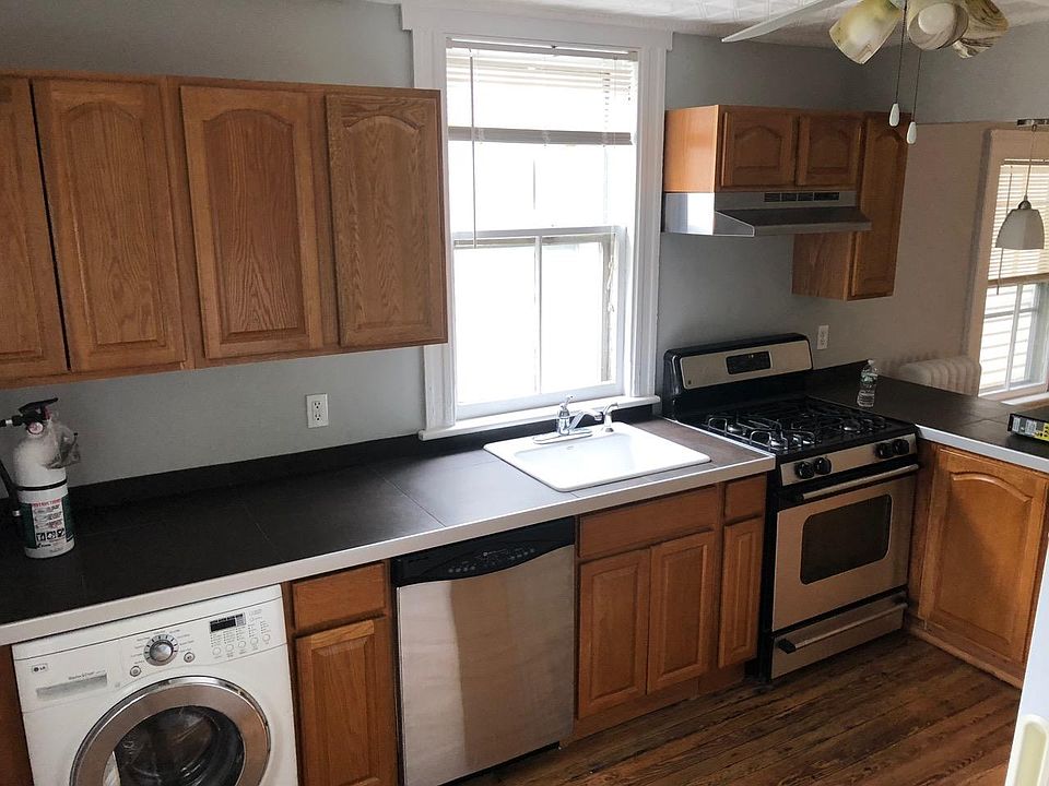 1st image of 23 Saint Lukes Pl Floor 2