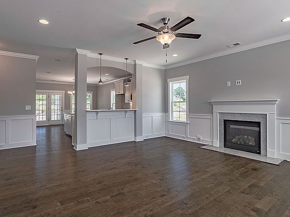 3rd image of 409 Island End Ct
