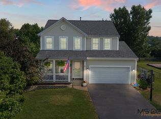 203 Stearn Dr, Genoa, IL 60135