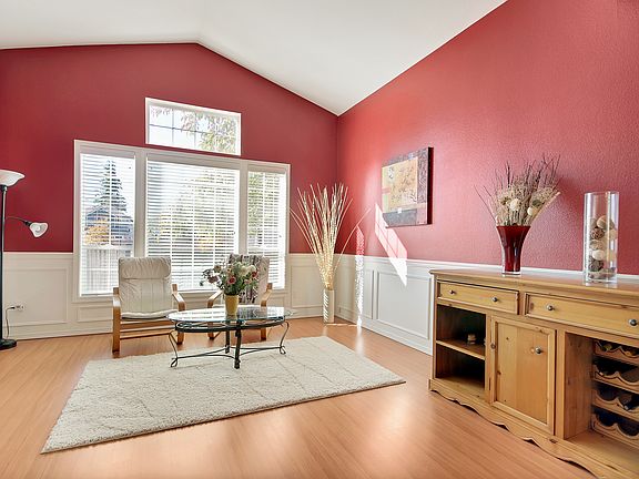 Spacious & Light Living Room