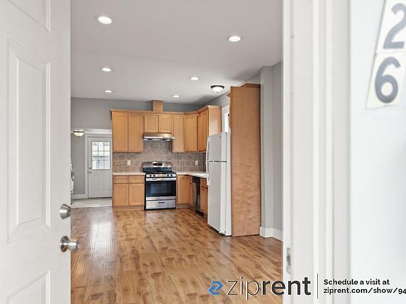 3rd image of 526 Auzerais Ave