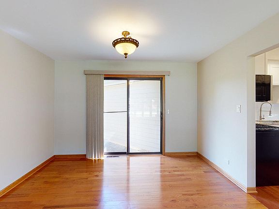 5th image of 1421 S Greenview Ct