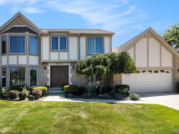 37137 Muirfield Dr, Livonia, MI 48152