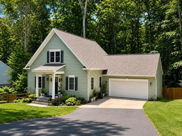 1504 Candlewood St, Fredericksburg, VA 22407