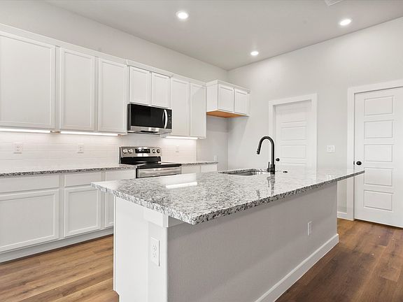 4th image of 2405 Garland Ave