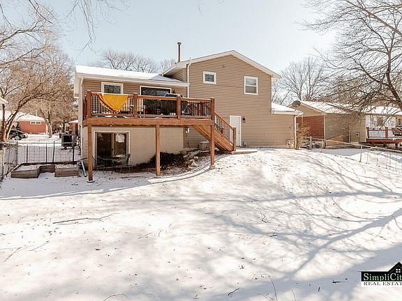 3rd image of 1111 Rosewood Dr