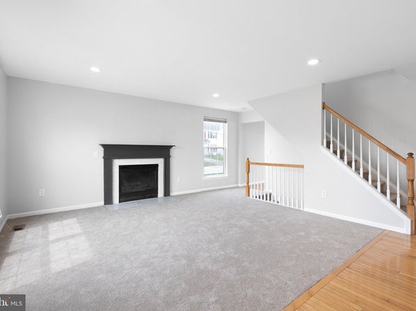 1 Cromwell Ct, Newark, DE 19702