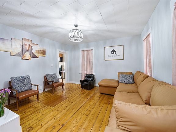 4th image of 107 Townsend St