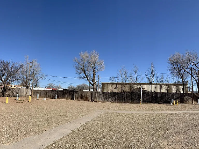 1500 W 7th St — Photo 2
