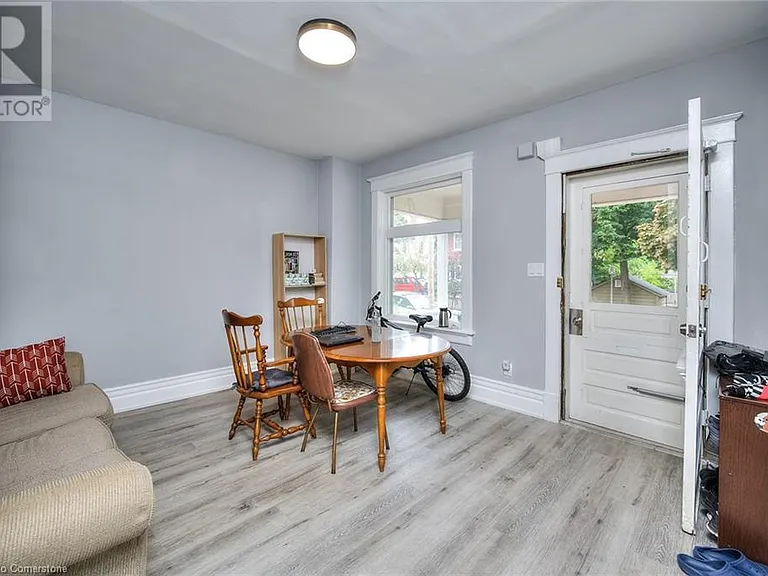 19 Clarence Pl #2 — Photo 9
