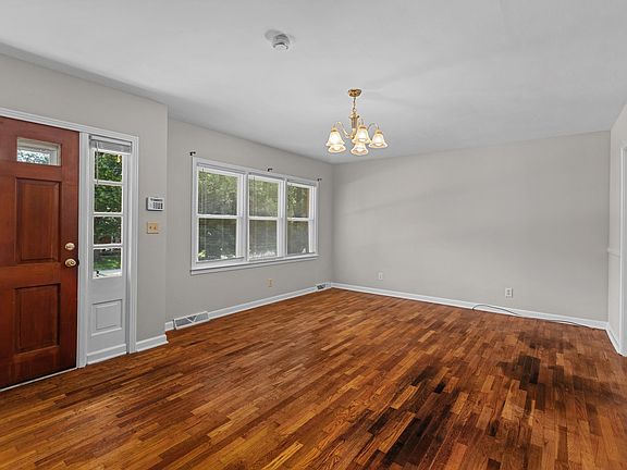 4th image of 111 Pinehurst Dr