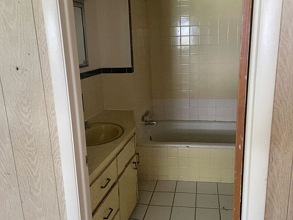 3rd image of 15 Williams St