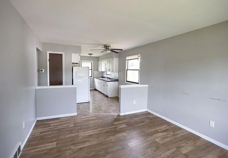 136 72nd St SE — Photo 3