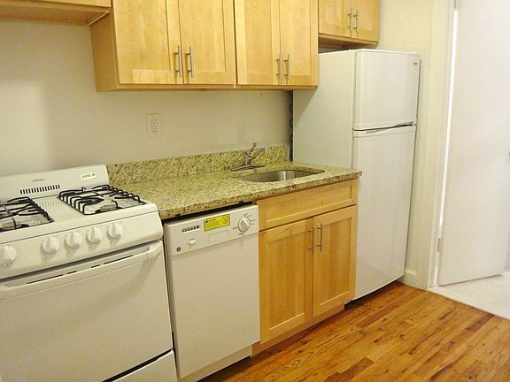 5th image of 209 E 88th St APT 3B