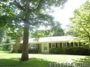 2217 Bracton Rd, Hendersonville, NC 28791