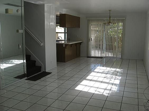 2nd image of 1547 Smythe Ave