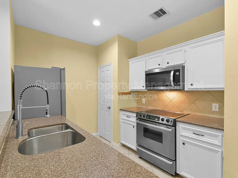2711 Polk St — Photo 15