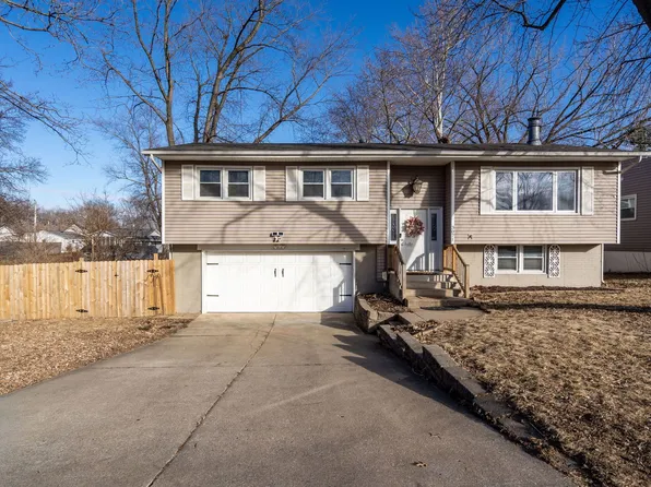 3071 S Hampton Dr, Bettendorf, IA 52722