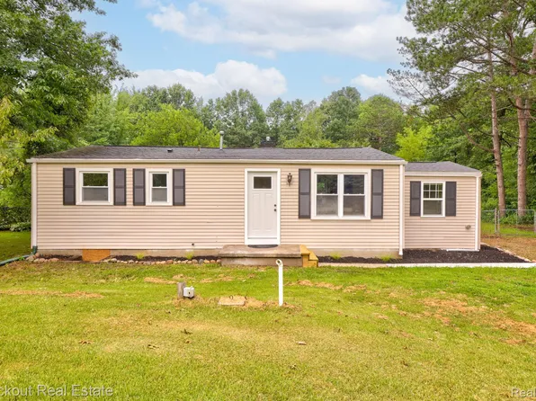 10455 Nichols Rd, Montrose, MI 48457