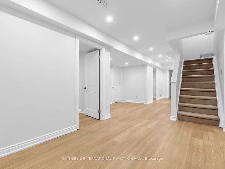 11 Valley Centre Dr #BASEMENT — Photo 28