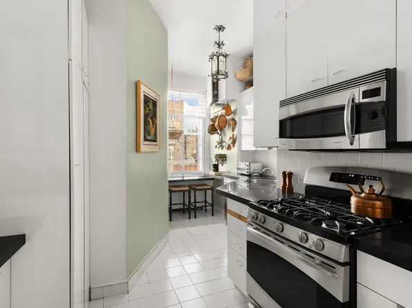 31 East 72nd Street image 12 of 12