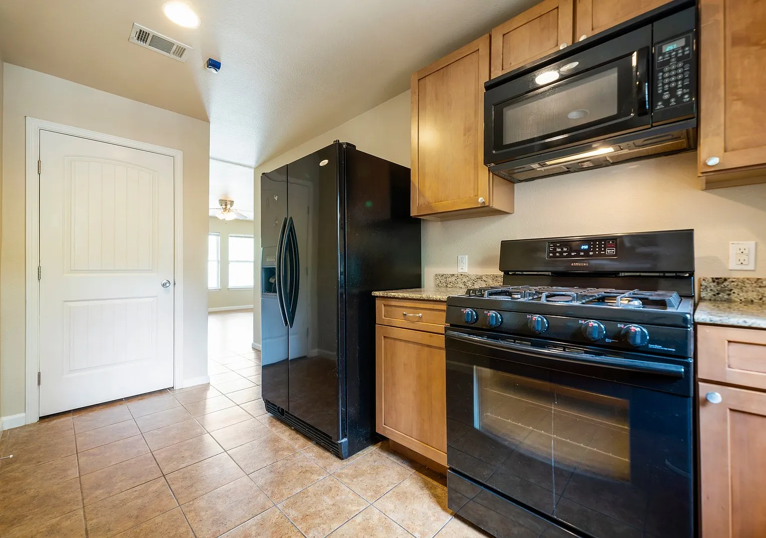 Ut Pre-Lease: Remodeled 3 Bed/2 Bath North Campus, High-End Finishes, Wood Floors — Photo 2