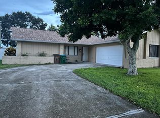 300 SE 29th Ter, Cape Coral, FL 33904