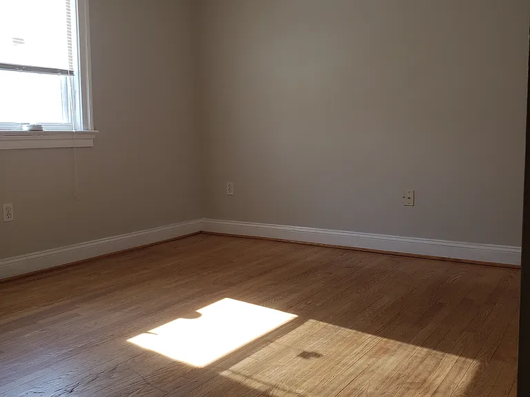 609 Douglass Ave — Photo 2