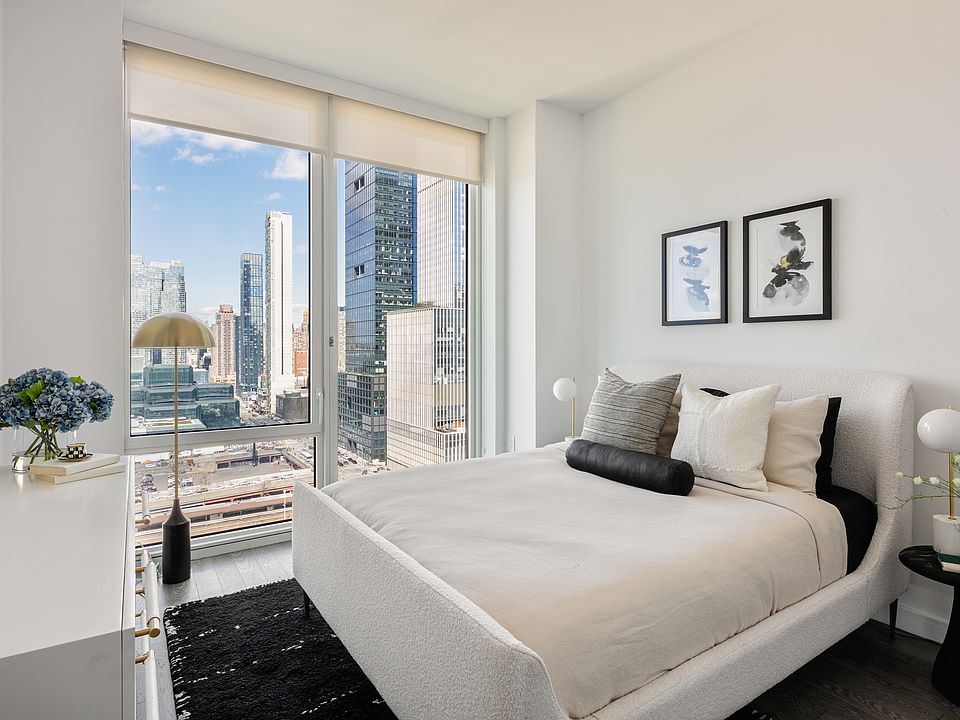 1st image of 606 W 30th St #47C