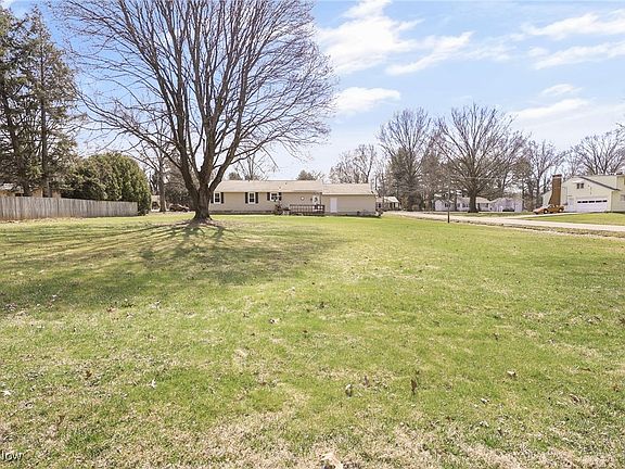 2nd image of 1582 Hickory Ln