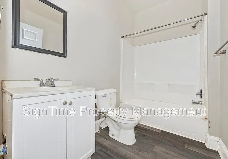 220 Summit Ave #2F — Photo 2