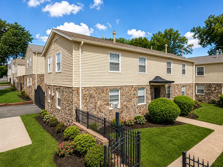 village square apartments — Photo 7