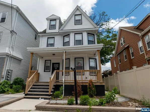 32 Palm St, Newark, NJ 07106