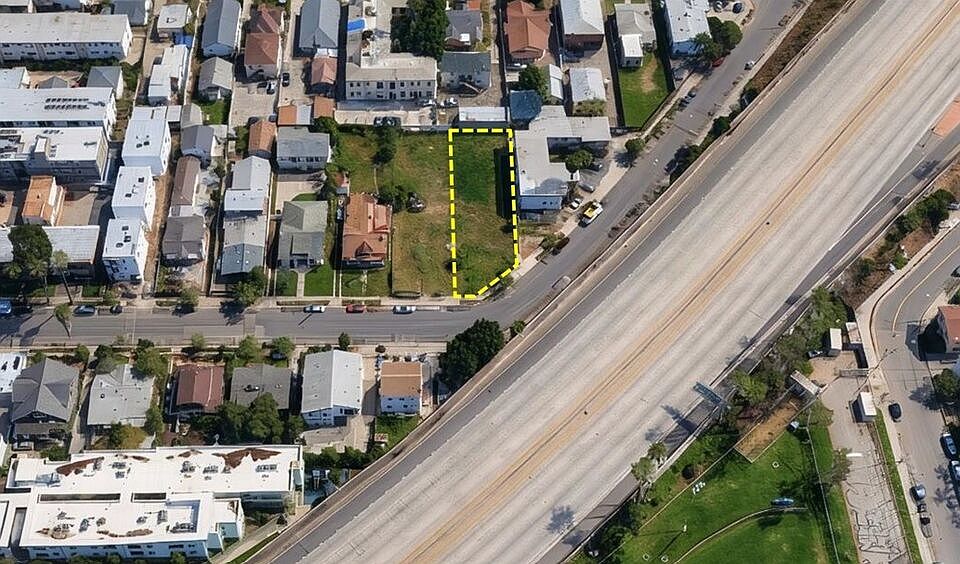 1st image of 926 N Kingsley Dr