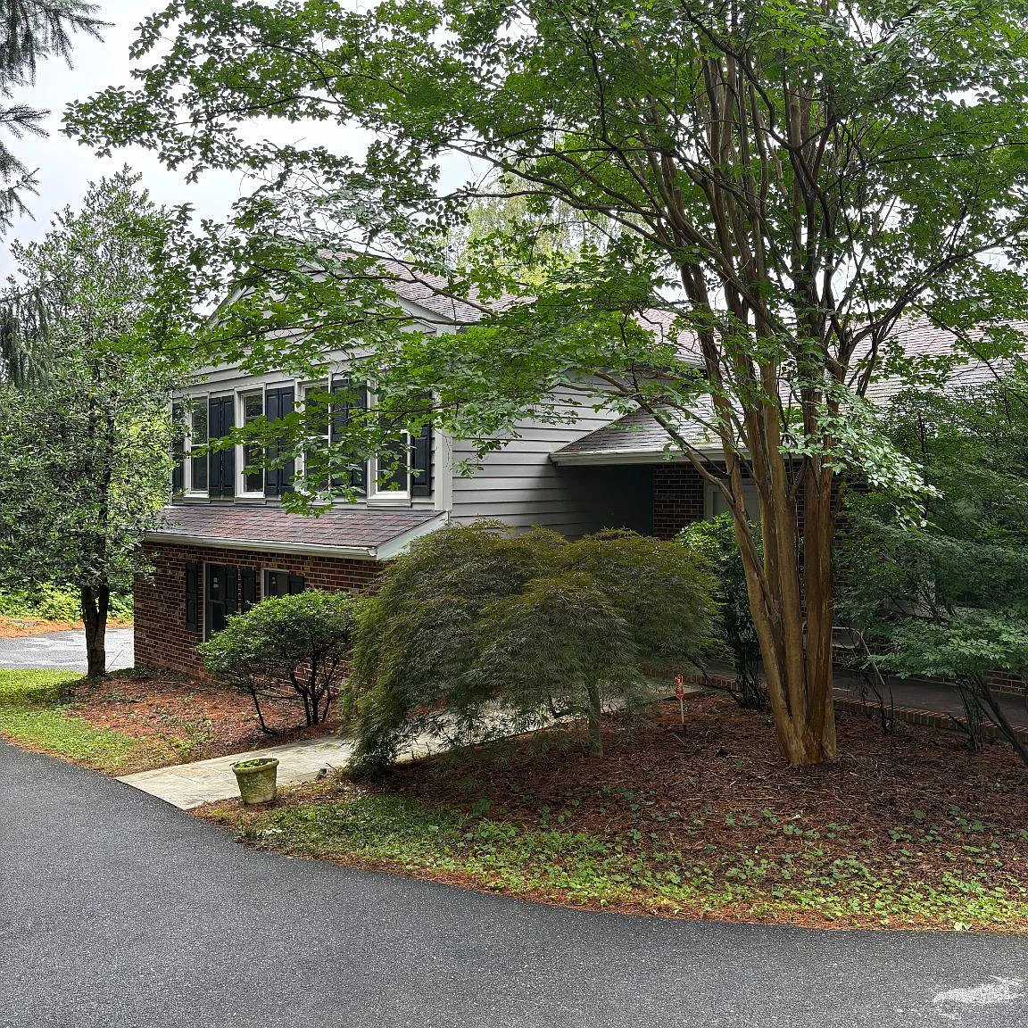 4 bed, 2.5 bath, 2256 sqft, $4,200 — Photo 2