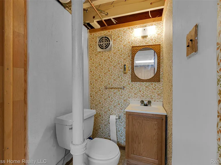 25217 Roan Ave — Photo 20
