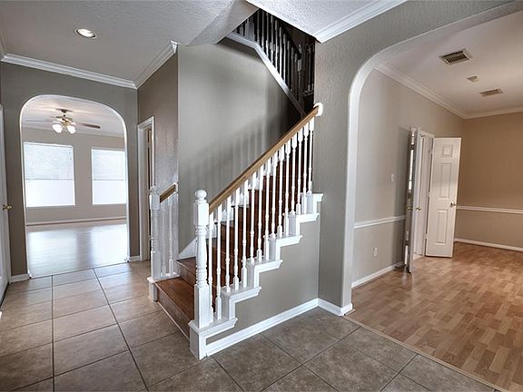 3rd image of 20930 Newbury Park Dr