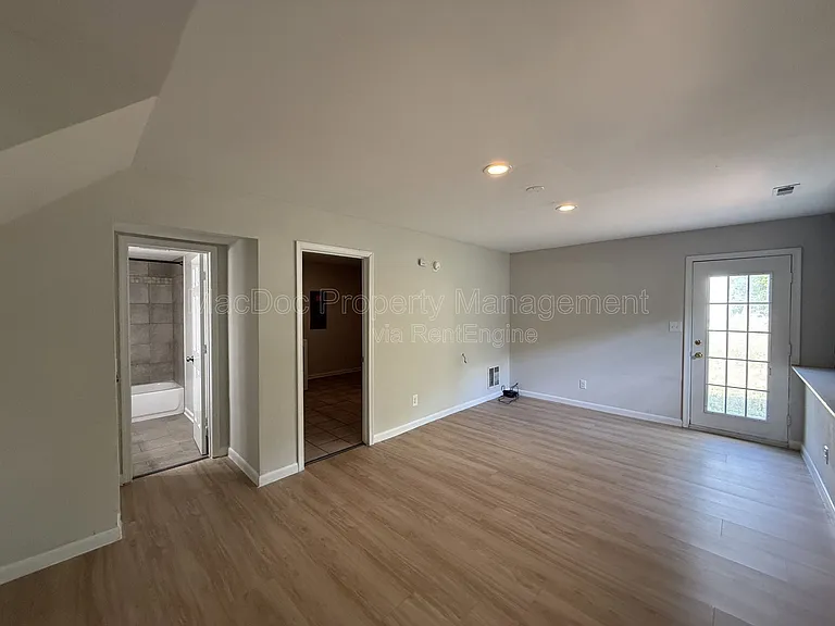 10910 Chesterwood Dr — Photo 24
