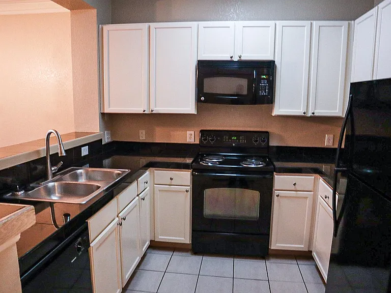 902 Baldwin Rowe Cir #902 — Photo 4
