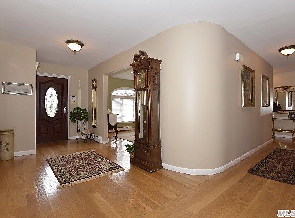 2nd image of 7 Millbrook Ct