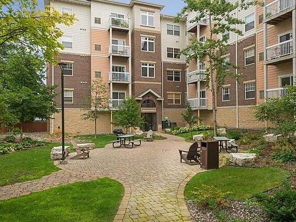 Outdoor Patio with grills