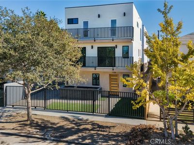 1734 Carmona Ave, Los Angeles, CA, 90019